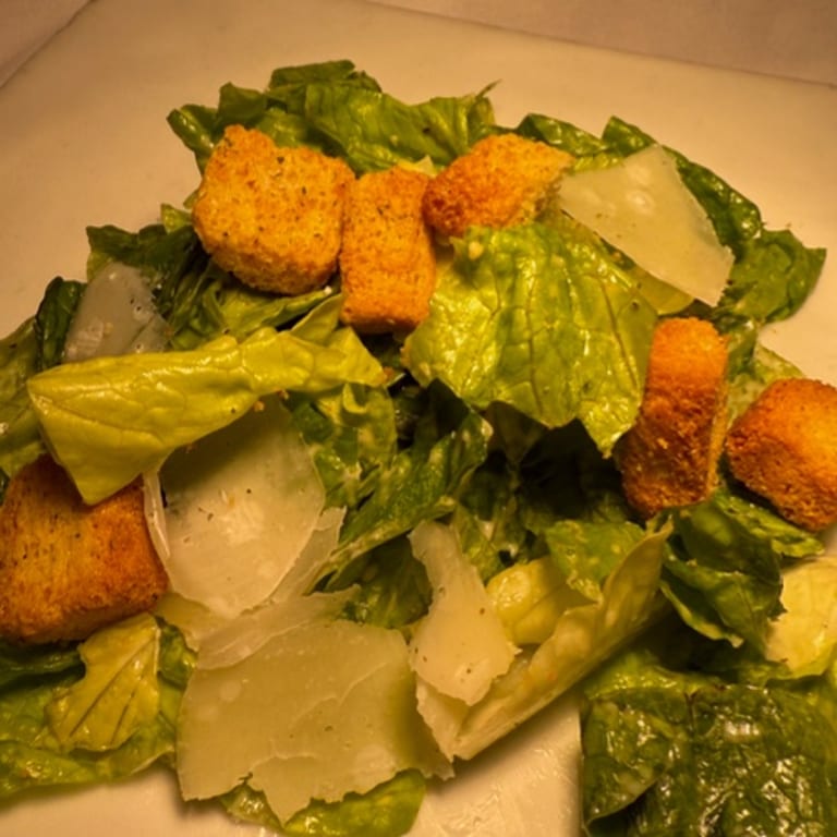 Classic Caesar Salad: A Crowd Favorite